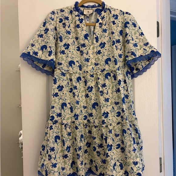 Tuckernuck Dresses & Skirts - Tuckernuck Blue Green Floral V-Neck Women’s Dress